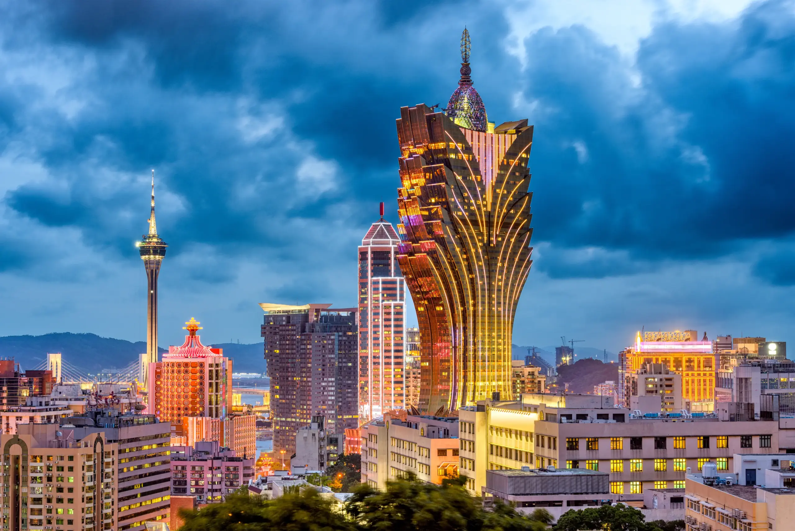 Macau Day Trips: Your Seamless Cross-Border Adventure from Yibo Hotel Zhuhai Gongbei Port
